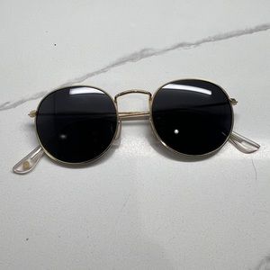 Gold round sunglasses